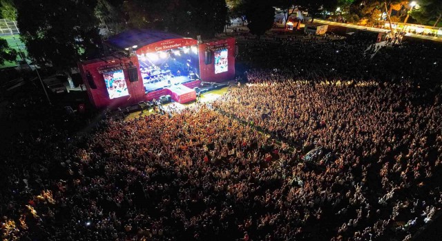 İzmir Fuarında unutulmaz gece