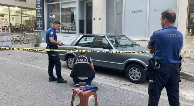 İzmirde husumetlisini başından vuran şahsın kaçışı kamerada