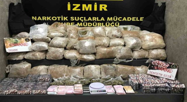 İzmirde uyuşturucu sevkiyatı operasyonu: 4 tutuklama