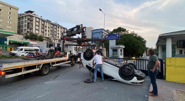 Kağıthanede takla atan otomobil, Emniyet Müdürlüğünün önüne uçtu