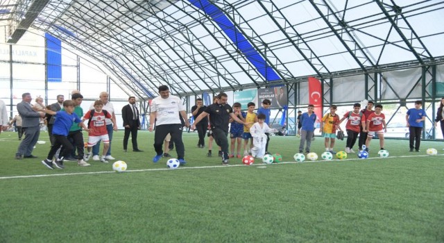 Kahramankazan Belediyesinden kapalı halı saha kompleksi hizmeti