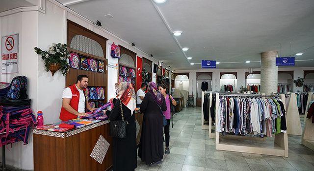 Kahramanmaraş Büyükşehir Belediyesi'nden öğrencilere kırtasiye desteği