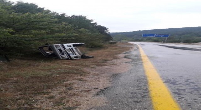 Karabükte otomobil şarampole devrildi: 5 yaralı