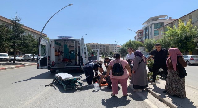 Karamanda kamyonetin çarptığı yaya yaralandı