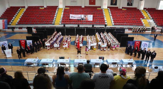 Karamanda kulüpler arası halk oyunları grup yarışması yapıldı