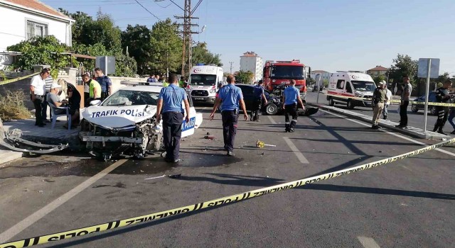 Karamanda polis aracı ile yabancı plakalı otomobil çarpıştı: 2si polis 3 yaralı