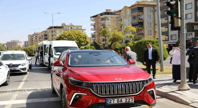 Kardeş şehir Duisburg Belediye Başkanı Togg ile Gaziantepi turladı