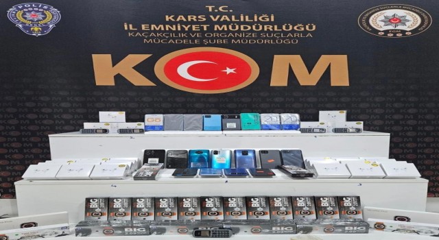 Karsta kaçak cep telefonu operasyonu