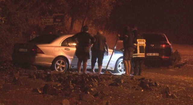 Kayseride sel: Araçlar yolda kaldı, birçok evi ve işyerini su bastı