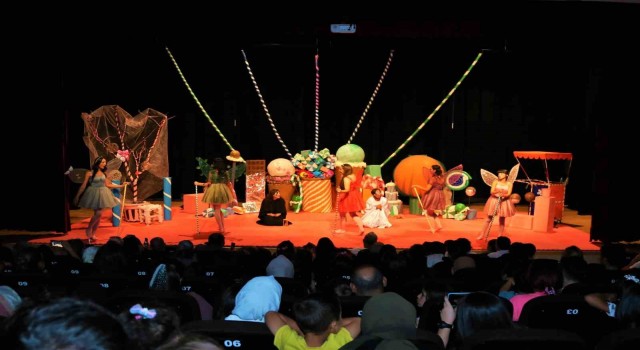 Keçiörende çocuklar tiyatroya gitti