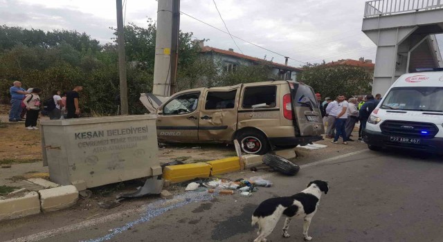 Keşanda kaza yapan hafif ticari araçta sürücü ve eşi yaralandı