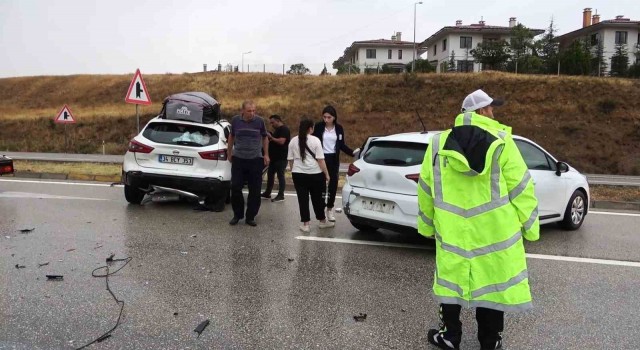 Kırıkkalede yağmur kazaları da beraberinde getirdi: 17 yaralı