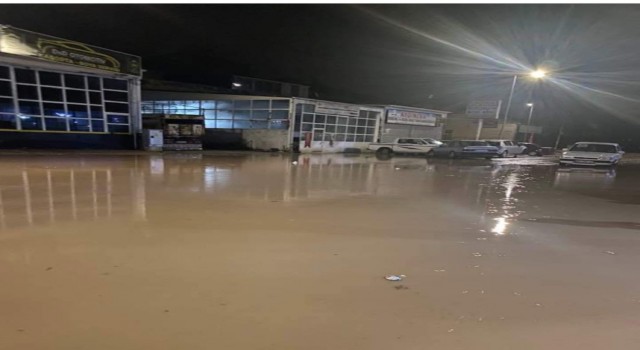 Kırşehirde sağanak yağış hayatı felç etti