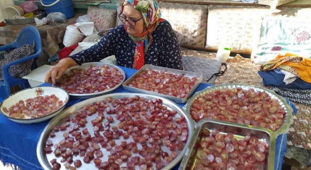 Kış için üzüm hurmaları hazırlanmaya başlandı