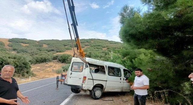 Kontrolden çıkan minibüs uçuruma düştü