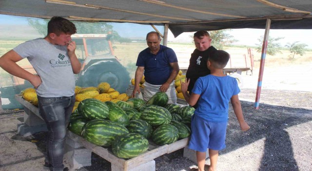 Konyada yol güzergahında satılan doğal ürünler ilgi görüyor