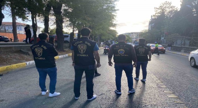 Küçükçekmecede okul önleri ve çevresinde polis denetimi
