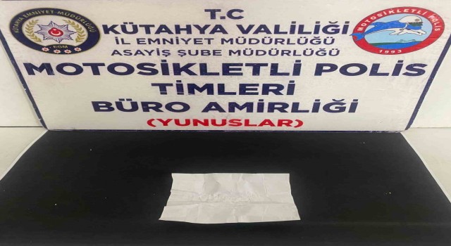 Kütahyada Yunus Timleri bir kişinin üzerinde uyuşturucu ele geçirdi