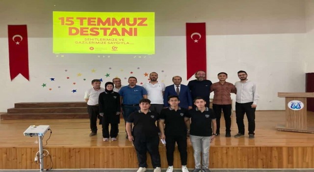 Lise öğrencileri 15 Temmuzu şiirlerle anlattı