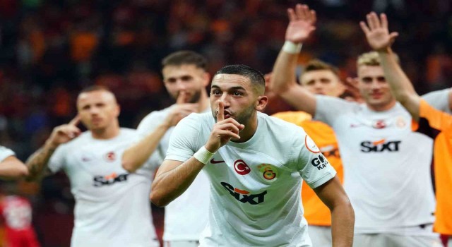 Maç sonu 3lüsü Hakim Ziyechten