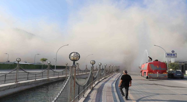 Malatyada ağır hasarlı yüksek katlı binaların patlayıcı ile yıkımları sürüyor
