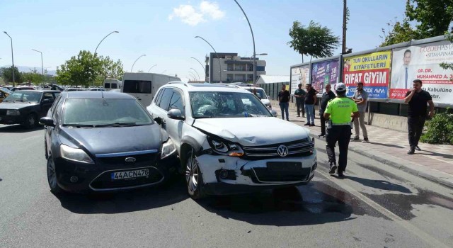 Malatyada iki arac çarpıştı: 1 yaralı