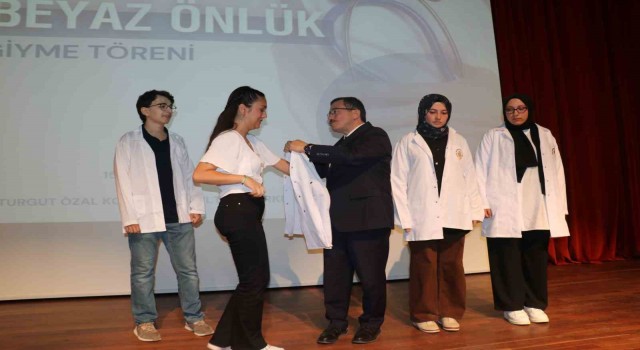 Malatyada Tıp öğrencileri beyaz önlüklerini giydi