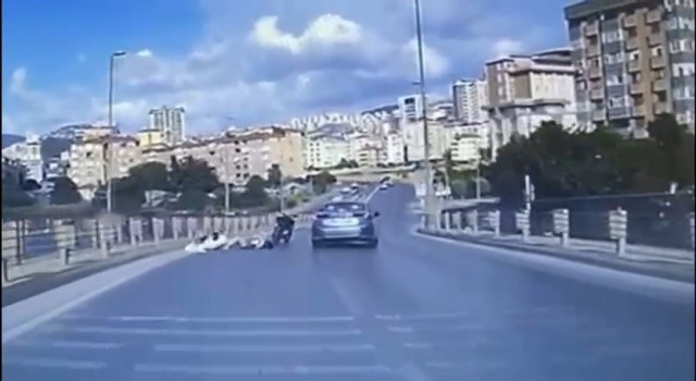 Maltepede motosikletli genci hayattan koparan feci kaza kamerada