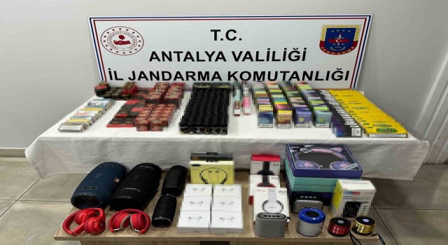 Manavgatta kaçak sigara operasyonu: 2 gözaltı