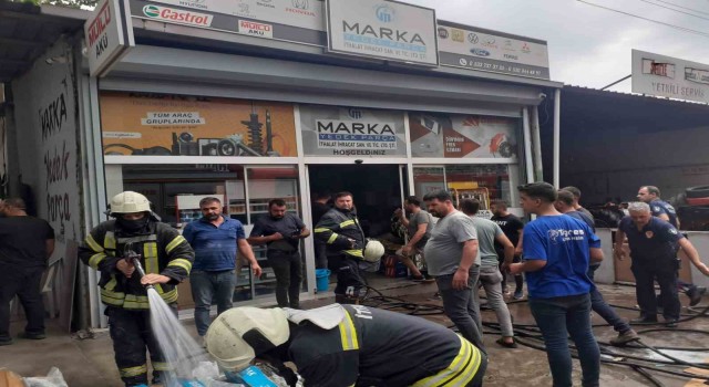 Manisada yedek parça dükkanında yangın