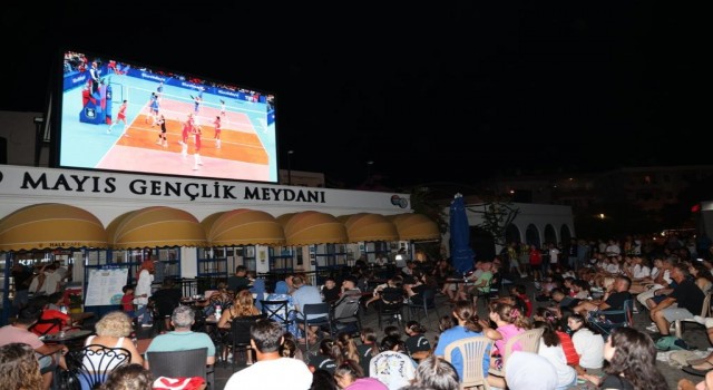 Marmarisliler tek yürek oldu Filenin sultanlarını izledi