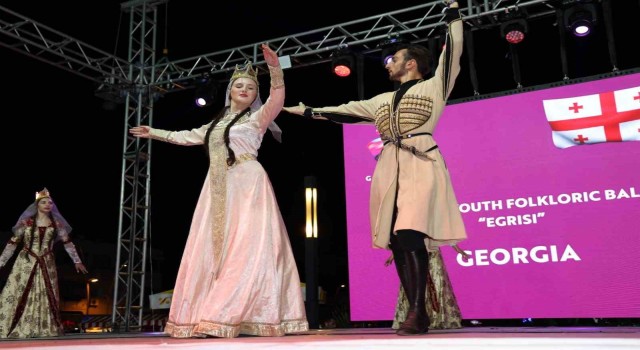 Marmariste Halk Dansları Festivali rüzgarı esti
