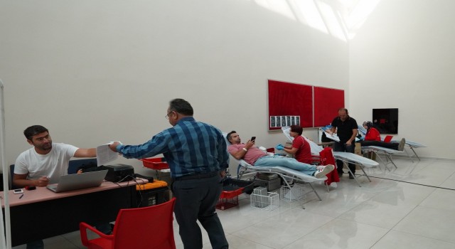 Melikgazi personelinden Kızılaya kan bağışı