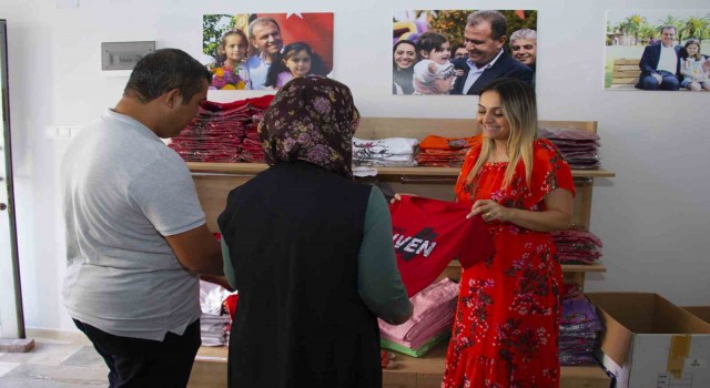 Mersindeki kıyafet evleri dar gelirlilere katkı sağlıyor