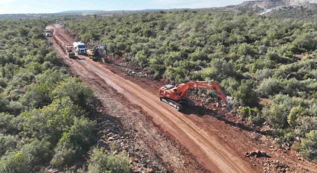 Mersinin ilçelerinde yol çalışmaları sürüyor