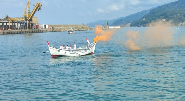 Milli Mücadelenin simgesi İnebolu Denk Kayığı deniz şenliklerinde göz doldurdu