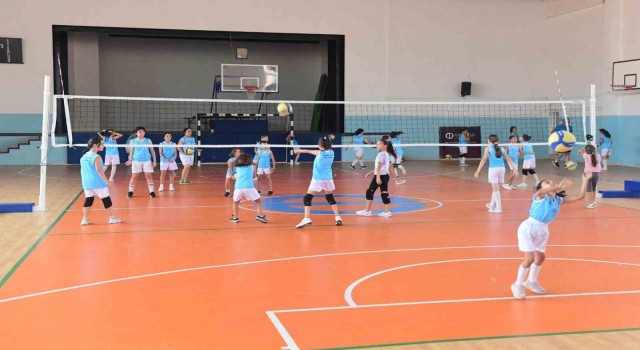 Minik voleybolcular son kez sahaya çıktı