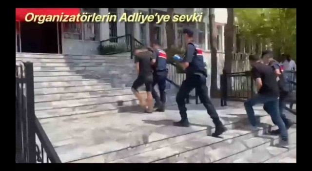 Muğla ve İzmirde 42 göçmen kaçakçılığı organizatörü yakalandı