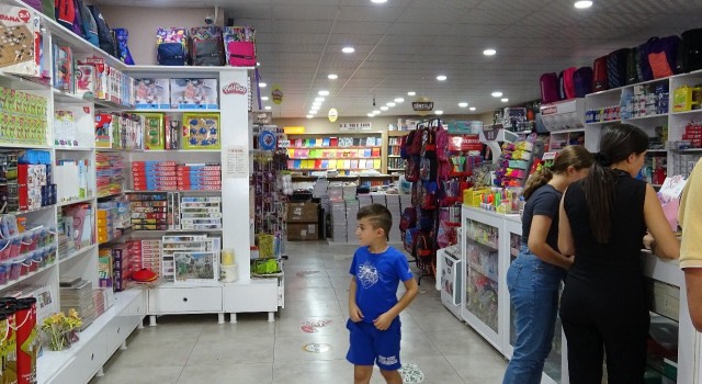 Okullar açıldı, kırtasiyeciler hazırlıklarını tamamladı