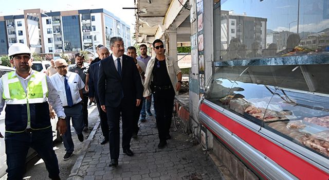 Osmaniye Valisi Yılmaz, hasarlı bina yıkım çalışmalarını inceledi