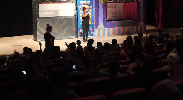 Osmaniye'de Deprem Kahramanı Çocuklara Karagöz ve Kukla Şöleni