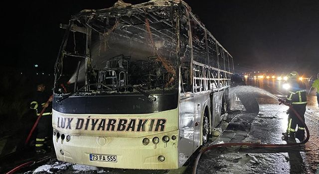 Osmaniye'de seyir halindeki otobüs yandı