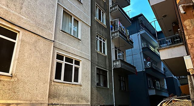 Osmaniye'den Artvin'e taşınan 7 yaşındaki çocuk, balkondan düşerek öldü