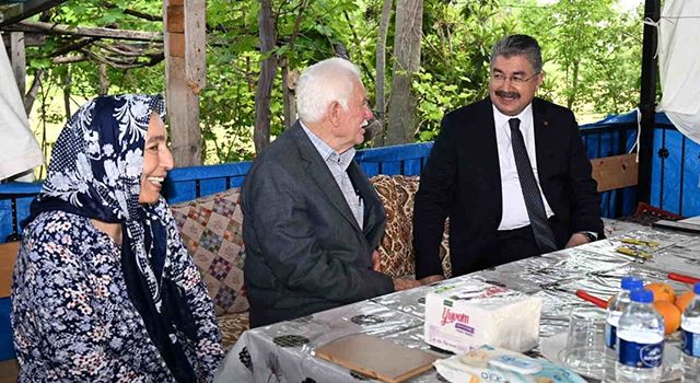 Osmaniyeli halk ozanından Vali Yılmaz'a övgü