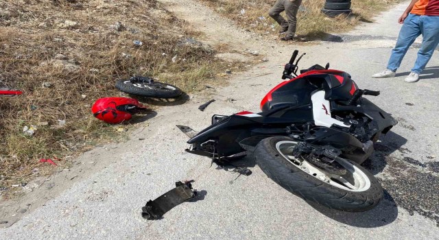 Otomobil ile motosiklet çarpıştı: 1 ağır yaralı