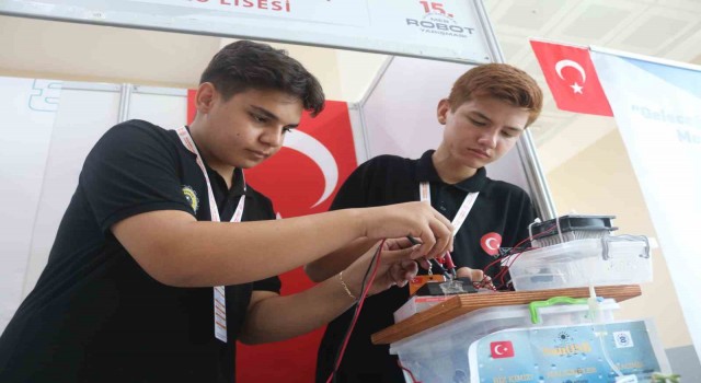 (Özel) 15 yaşındaki gençler yaptı... Güneşten üretilen suyla topraklar susuz kalmayacak