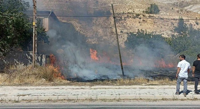 Patlayan lastik az kalsın evleri kül ediyordu