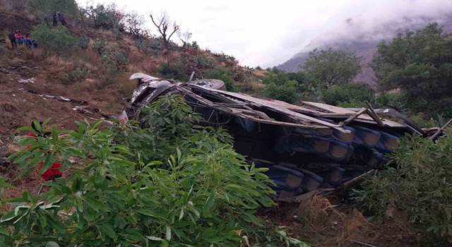Peruda otobüs uçuruma yuvarlandı: 24 ölü, 21 yaralı
