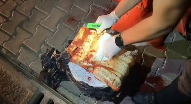 Polis ekipleri TEMde durdukları tırdan onlarca paket uyuşturucu ele geçirdi