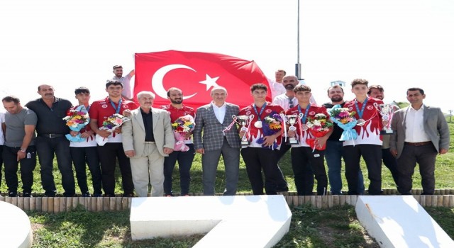 Şampiyonlara Başkan Sekmenden kutlama